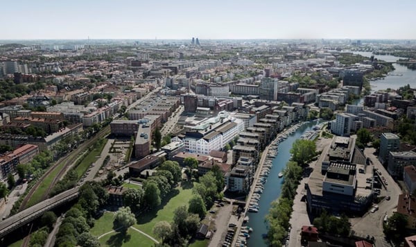 Helikopter-vy över centrala Sundbyberg i Stockholm.